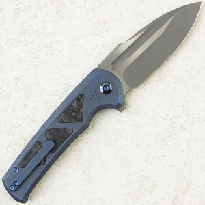 Нож WE Knife Sylox, Gray Stonewashed, M390, Titanium/Carbon Blue Handle, WE24027-2 Нож WE Knife Sylox, Gray Stonewashed, M390, Titanium/Carbon Blue Handle, WE24027-2