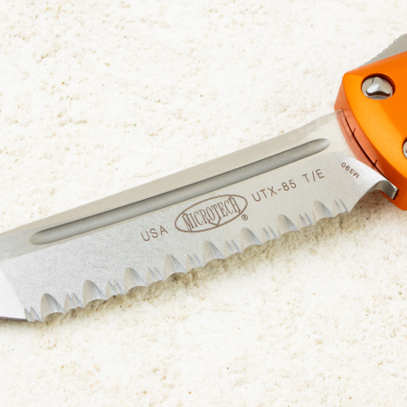 Нож Microtech UTX-85 Tanto, Serrated, Stonewash, M390, Aluminum Orange, 233-12 OR Нож Microtech UTX-85 Tanto, Serrated, Stonewash, M390, Aluminum Orange, 233-12 OR