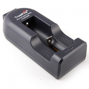Зарядное устройство 1x18650 TrustFire TR-002 Зарядное устройство 1x18650 TrustFire TR-002 - купить в интернет-магазине Blademan