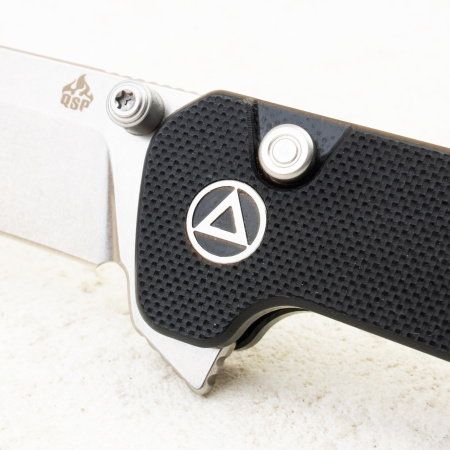 Нож QSP Penguin Button Lock, 14C28N, G10 Black, QS130BL-A1