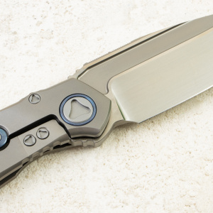 Нож Microtech Anax, M390, Titanium/Carbon Fiber Black Inlay, 190C-4 Нож Microtech Anax, M390, Titanium/Carbon Fiber Black Inlay, 190C-4