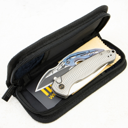 Нож WE Knife Button Lock Kitefin, CPM 20CV, Ripple Patterned Gray Titanium Handle Нож WE Knife Button Lock Kitefin, CPM 20CV, Ripple Patterned Gray Titanium Handle - купить в интернет-магазине Blademan
