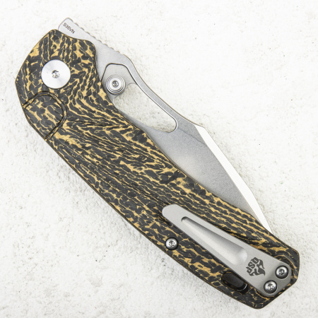 Нож QSP Hornbill, S35VN, Golden Carbon Fiber Нож QSP Hornbill, S35VN, Golden Carbon Fiber - купить в интернет-магазине Blademan