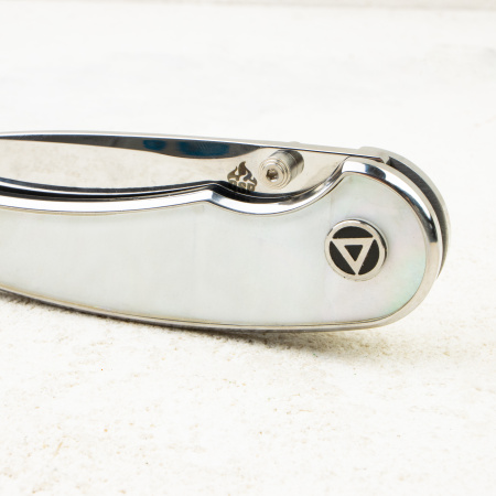 Нож QSP Dolphin, Mirror 14C28N, White Pearl Shell Handle, QS161-C Нож QSP Dolphin, Mirror 14C28N, White Pearl Shell Handle, QS161-C
