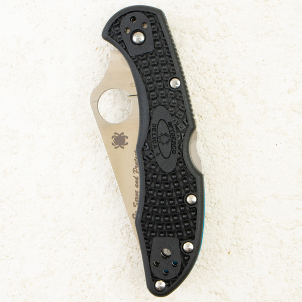 Нож Spyderco Delica 4 Thin Blue Line, VG-10, FRN Black, C11FPSBKBL