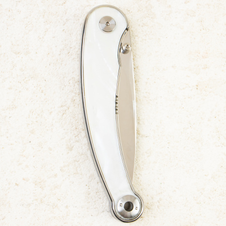 Нож QSP Dolphin, Mirror 14C28N, White Pearl Shell Handle, QS161-C Нож QSP Dolphin, Mirror 14C28N, White Pearl Shell Handle, QS161-C