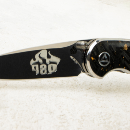 Нож QSP Dolphin, Mirror 14C28N, Carbon Fiber Black with Gold, QS161-A Нож QSP Dolphin, Mirror 14C28N, Carbon Fiber Black with Gold, QS161-A